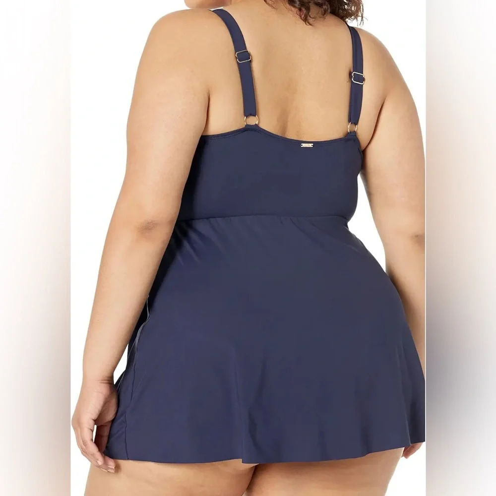 Anne Cole
Plus Size Surplice Maillot Swimdress - Picture 2 of 9